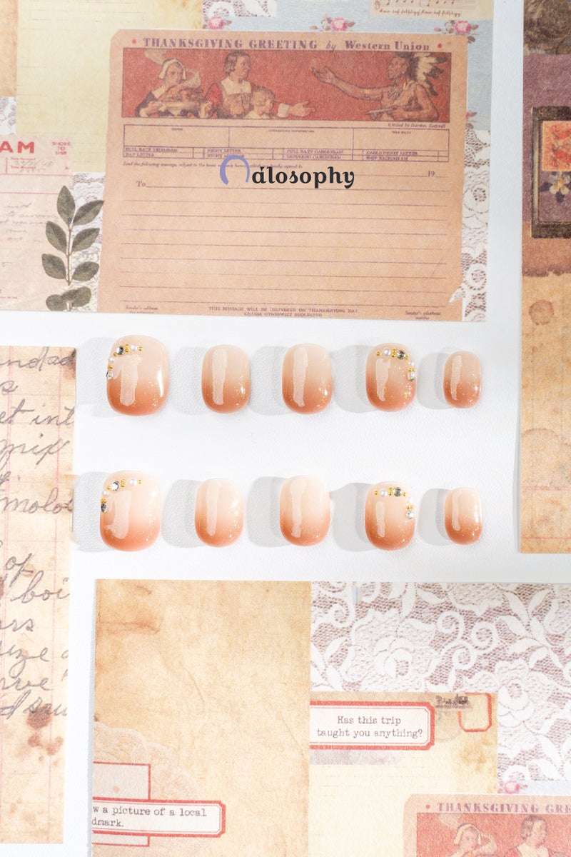 Nailosophy أظافر جل مضغوطة يدوية الصنع بلون الخوخة مع تدرج أومبري ورقائق لامعة | شكل مربع - Image 2